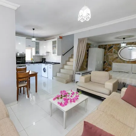 Lovely House With Captivating View In Gumusluk, Bodrum غوموشْلوك