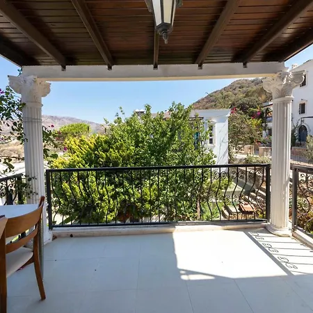 아파트 Lovely House With Captivating View In Gumusluk, Bodrum 규무슬럭