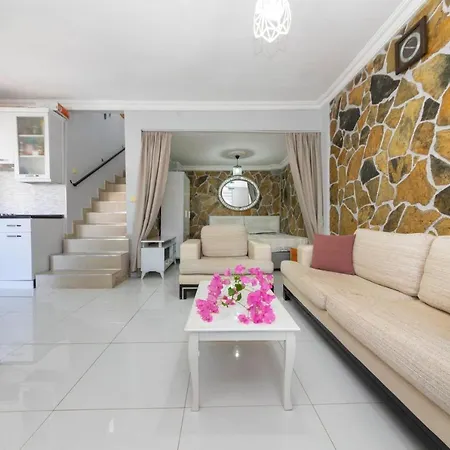 Lovely House With Captivating View In Gumusluk, Bodrum 규무슬럭