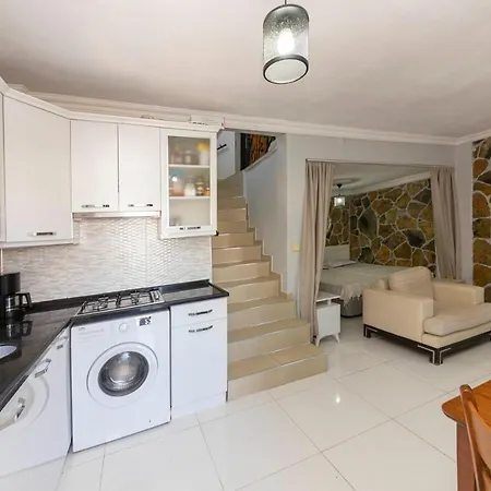 Lovely House With Captivating View In Gumusluk, Bodrum 아파트 *