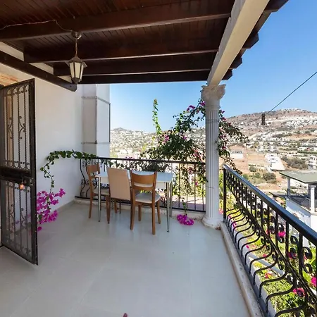 아파트 Lovely House With Captivating View In Gumusluk, Bodrum *